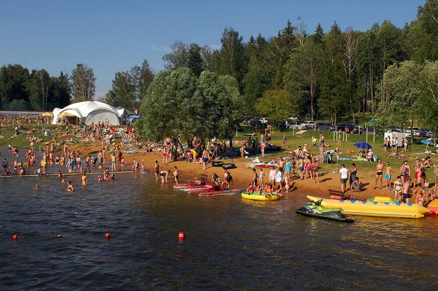 Ильинский пляж в жаркую погоду. Фото: tourister.ru