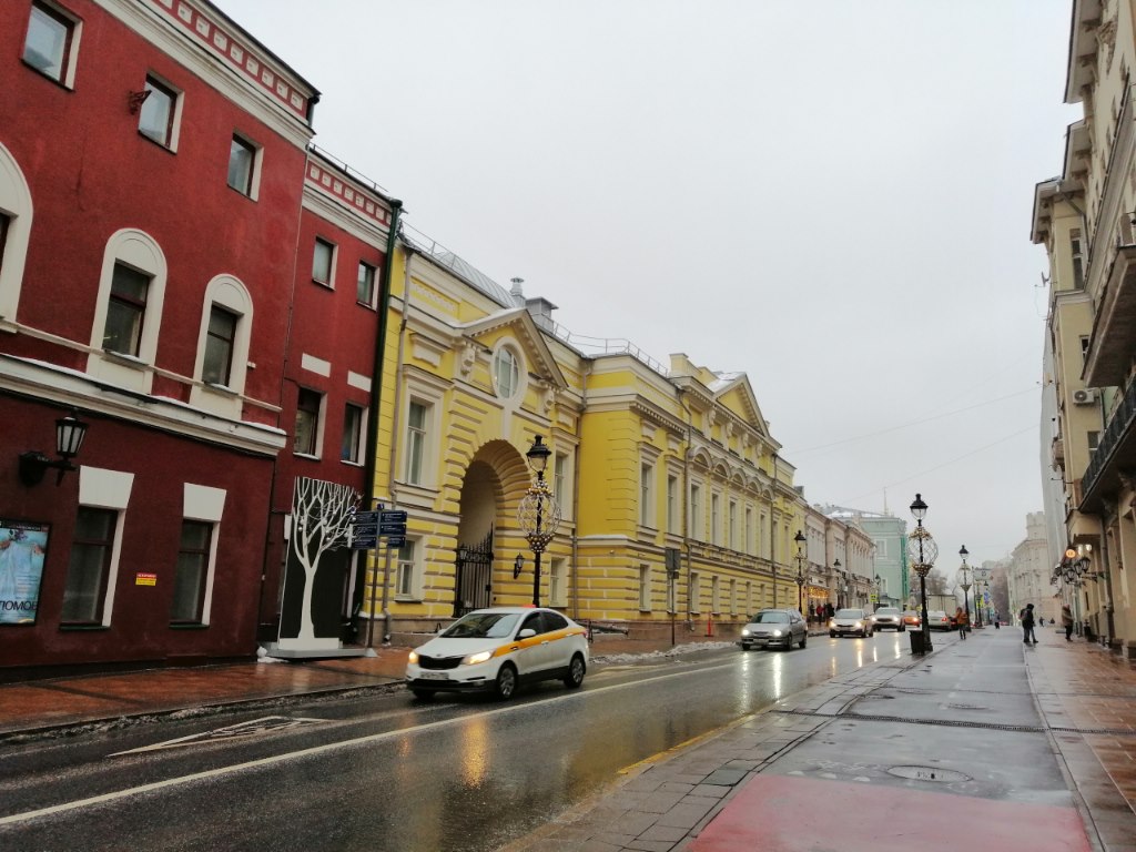 Площадь всегда. Квартиры внутри садового кольца. Дома внутри садового кольца. Квартира внутри садового кольца купить. Что за особняк на садовом кольце.