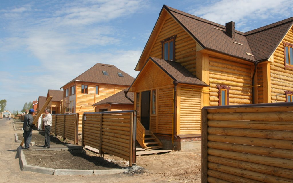 Деревянную ипотеку можно оформить только на типовой дом заводского производства. Фото: realty.rbc.ru