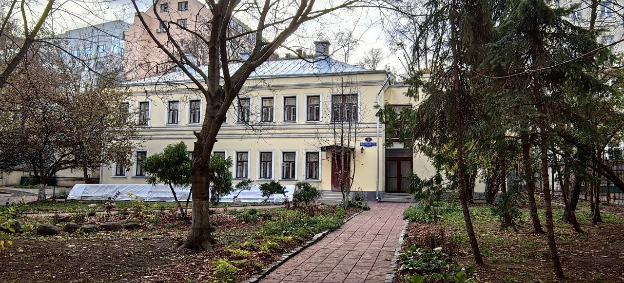 Николай Егорович Жуковский прожил в этом доме 15 лет. Фото: Мир Квартир