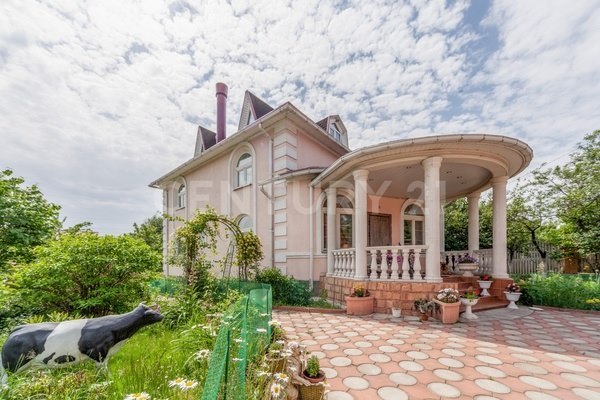 Двухэтажная дача в Семкино стоит 38 млн рублей. Фото: dom.mirkvartir.ru, АН Century21