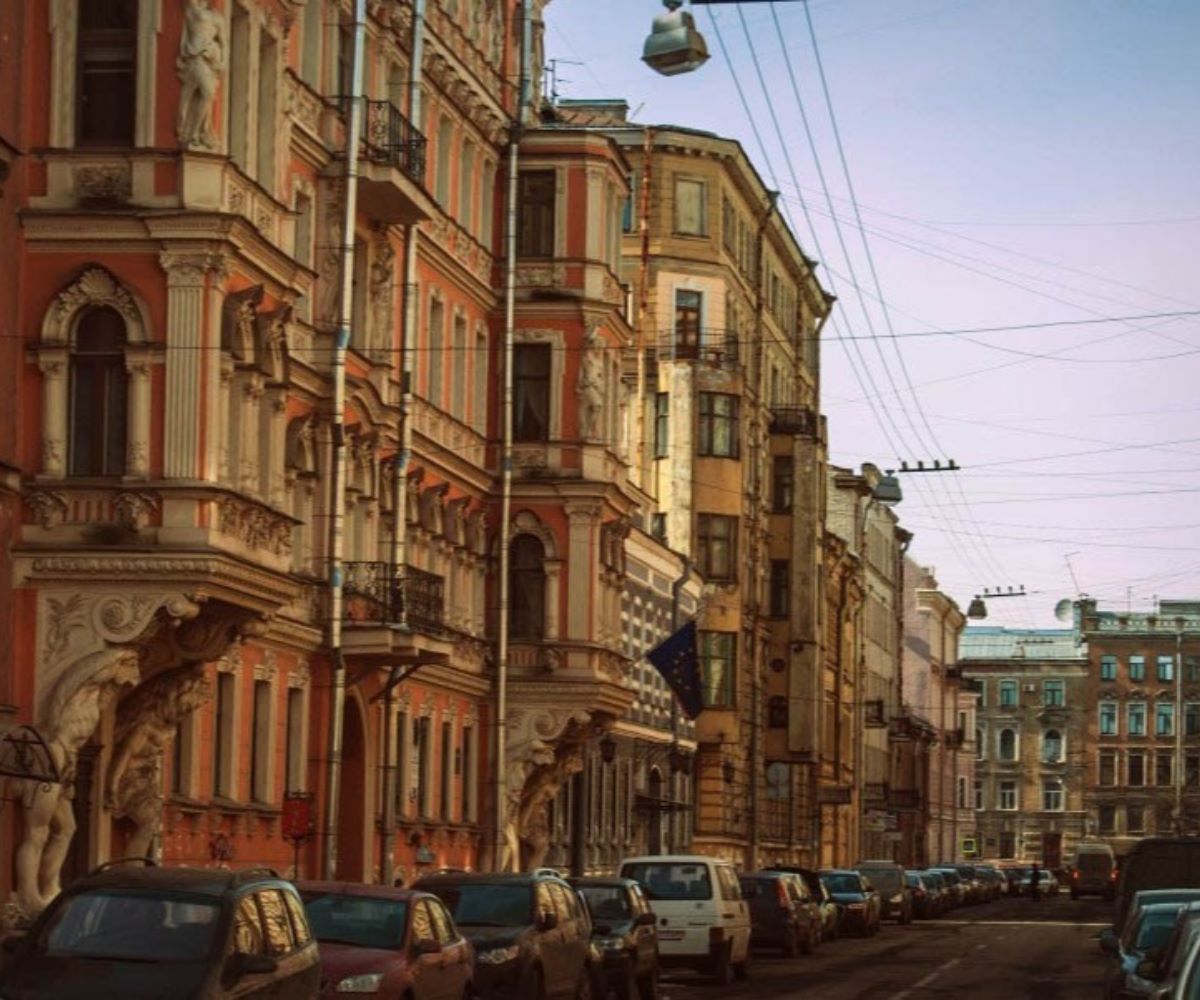 Переулок санкт петербург. Фонарный переулок Санкт-Петербург. Питер Саперный переулок. Переулки Петербурга. Барский переулок Санкт-Петербург.