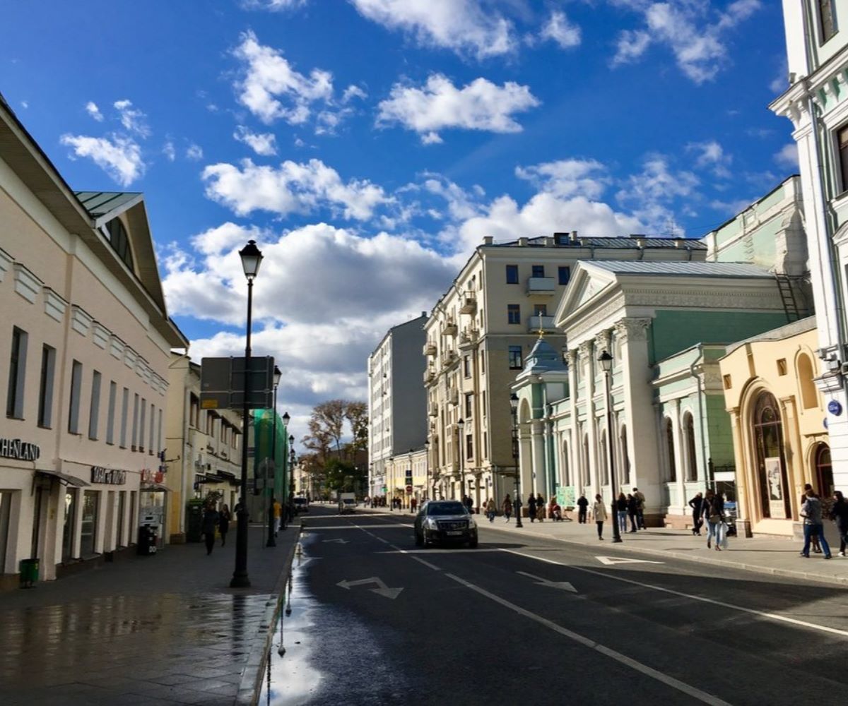 Улица Покровка. Где тайно венчалась Елизавета I, где открылась первая  общественная уборная и где продается квартира-студия за 7,5 млн рублей —  Обзоры рынка недвижимости в интернет-журнале МИР КВАРТИР